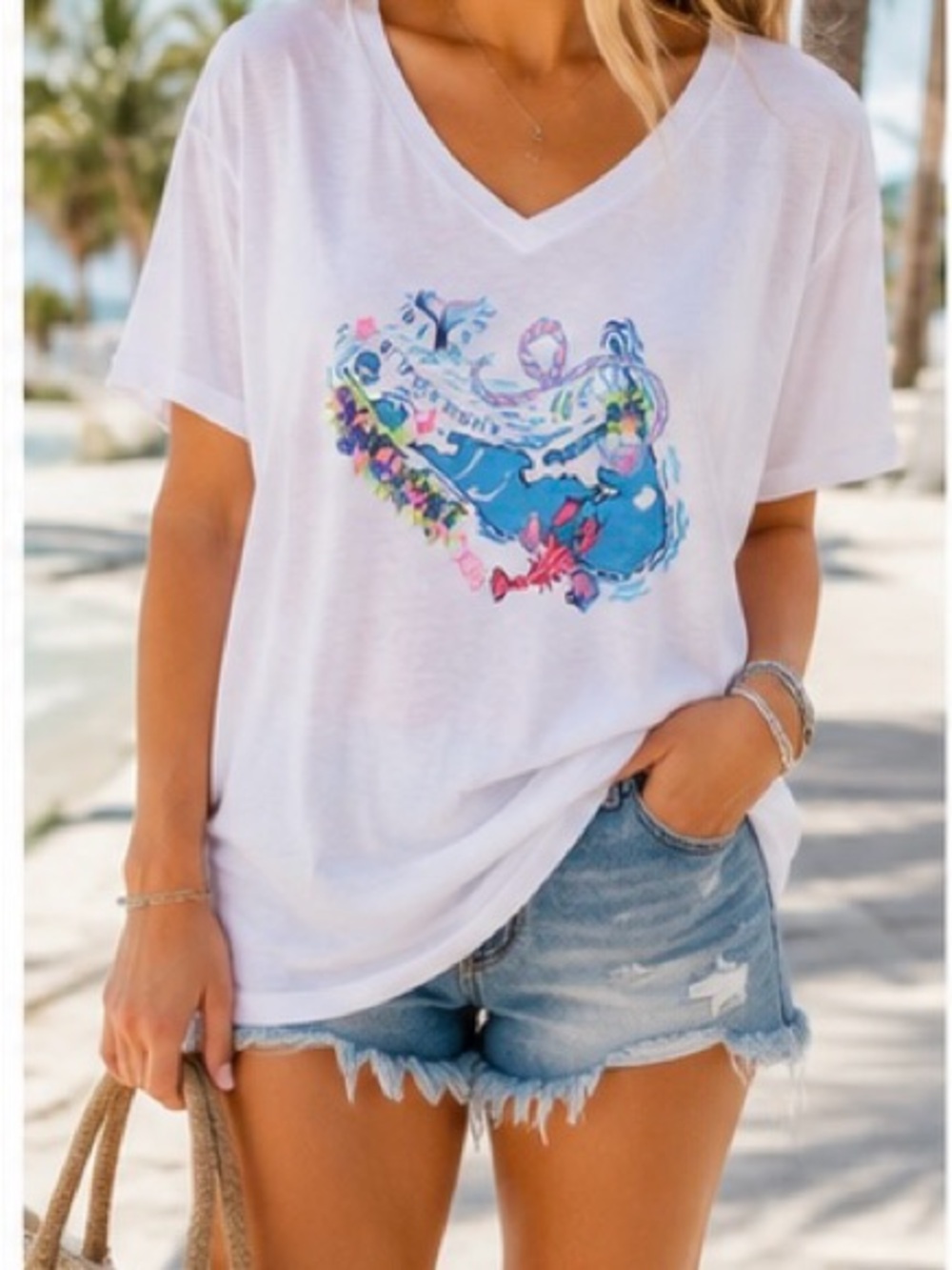 BNWT Lilly Pulitzer Etta V-Neck Tee with Multicolor Graphic Sz L